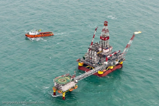 Добыча нефти в море на Offshore